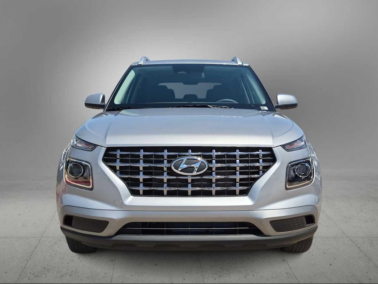 New 2026 Shimmering Silver Hyundai SEL image 3
