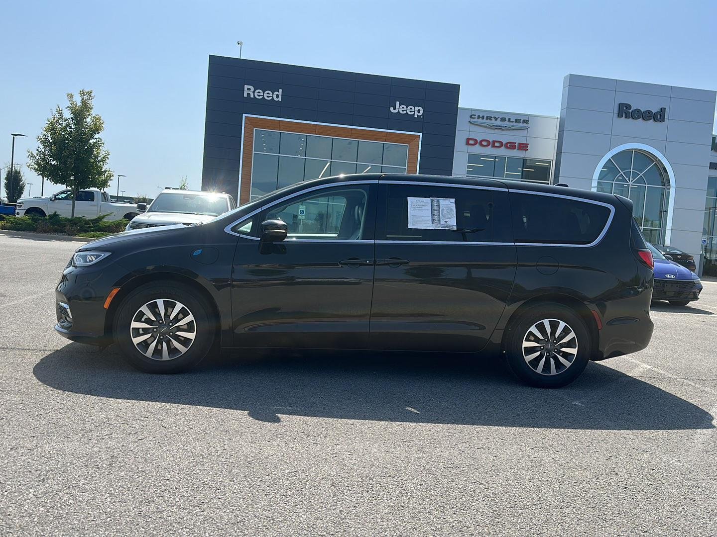 Used 2024 Chrysler Pacifica PHEV Select with VIN 2C4RC1S7XRR102911 for sale in Kansas City