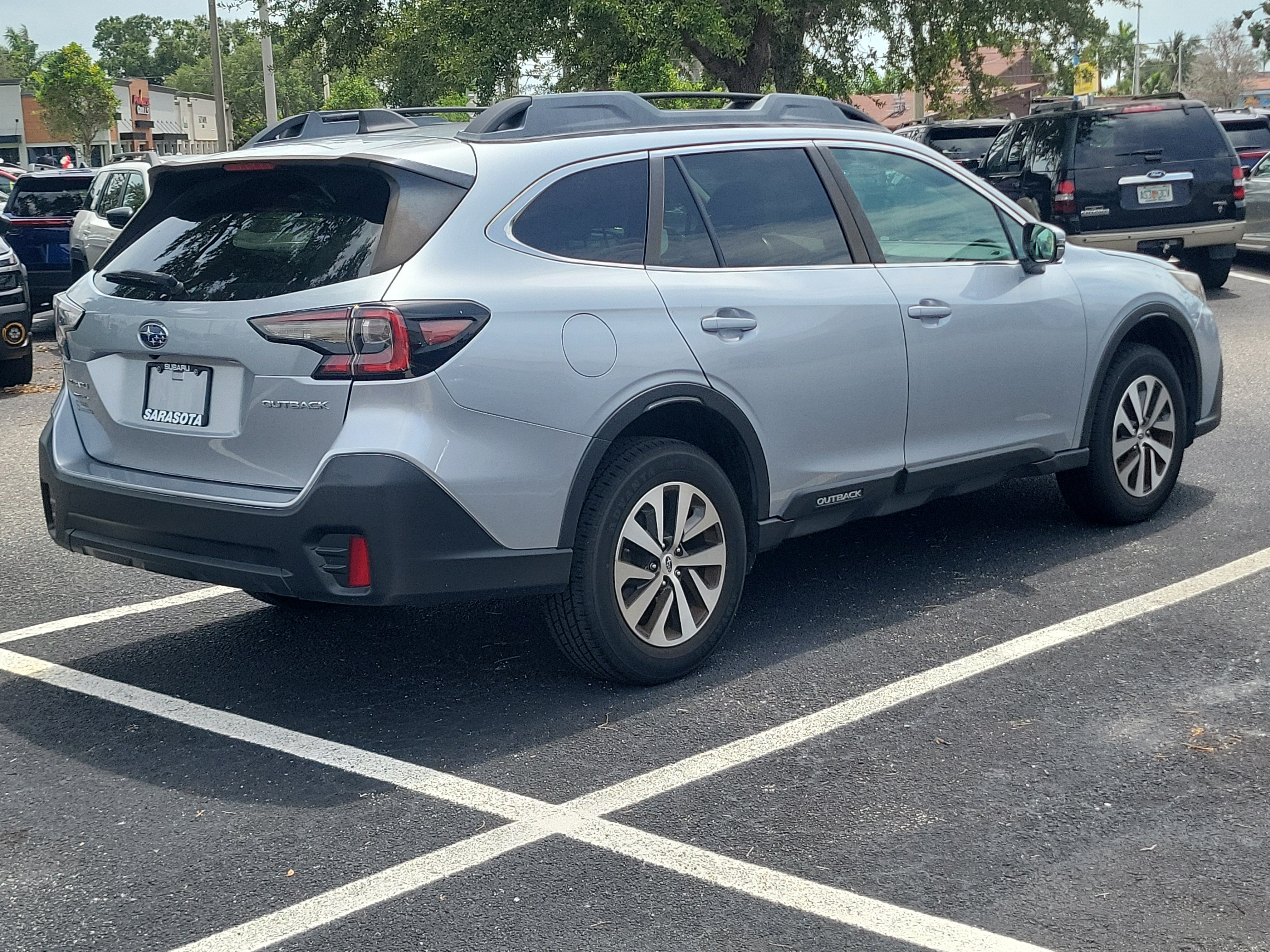 Used 2020 Ice Silver Metallic Subaru Premium image 6
