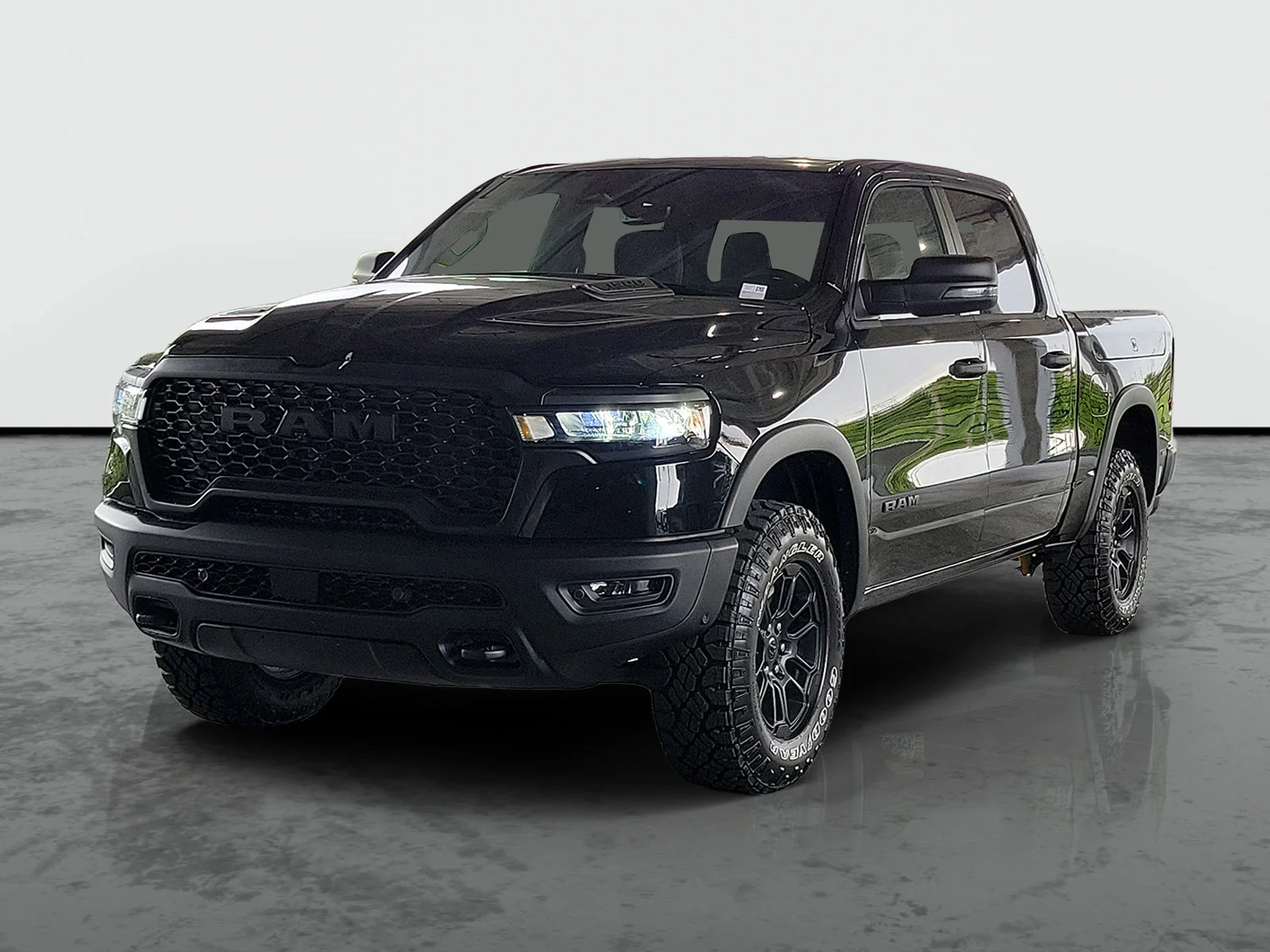 New 2026 Diamond Black Crystal Pearl-Coat Exterior Paint RAM Rebel image 3