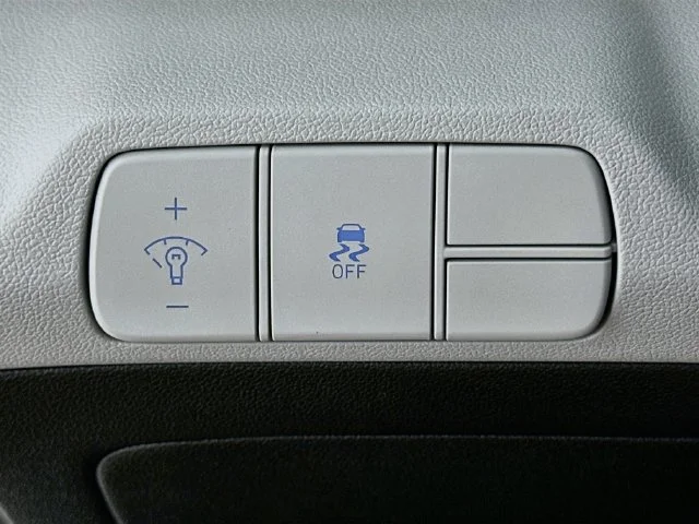 New 2026 White Hyundai SEL Sport image 19