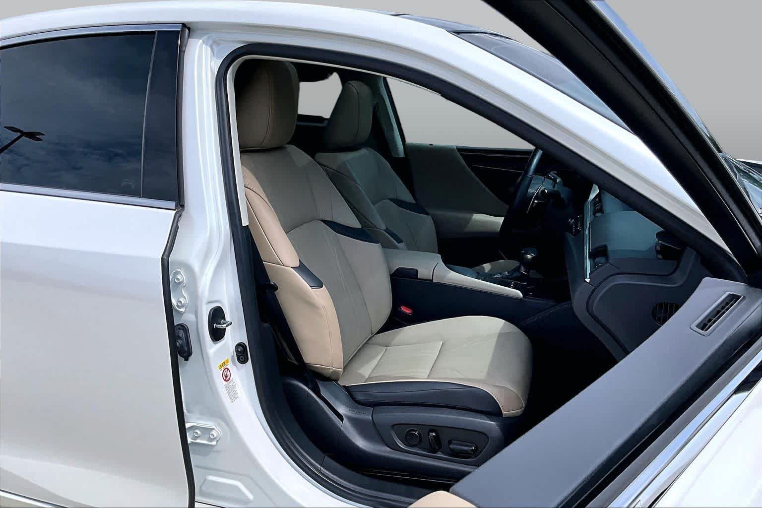 Used 2019 Eminent White Pearl Lexus Ultra Luxury image 9