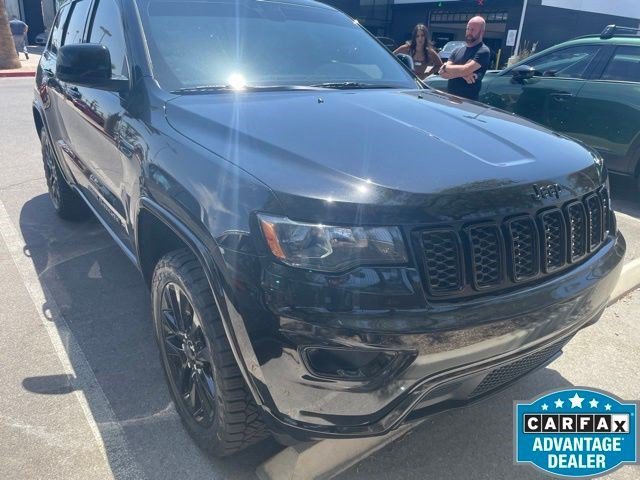 Used 2018 Diamond Black Crystal Pearlcoat Jeep Altitude image 2