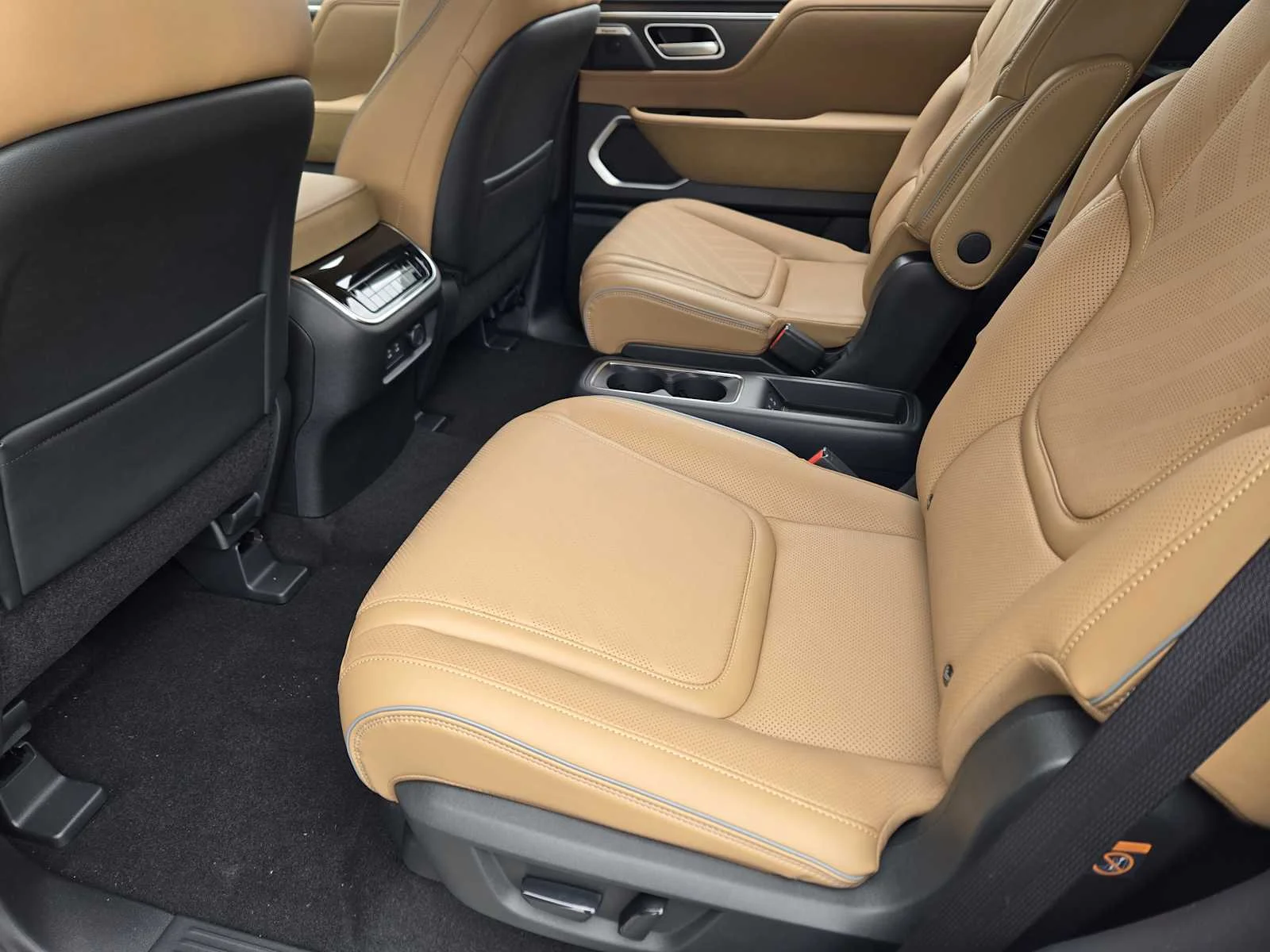 New 2026 RADIANT WHITE INFINITI Luxe 2WD image 17