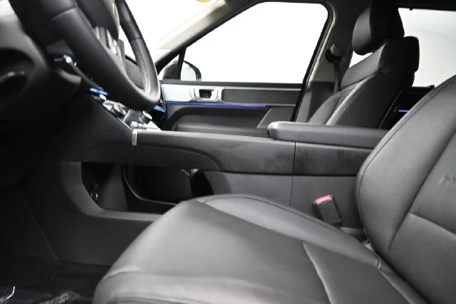 Used 2025 Black Hyundai Limited image 16