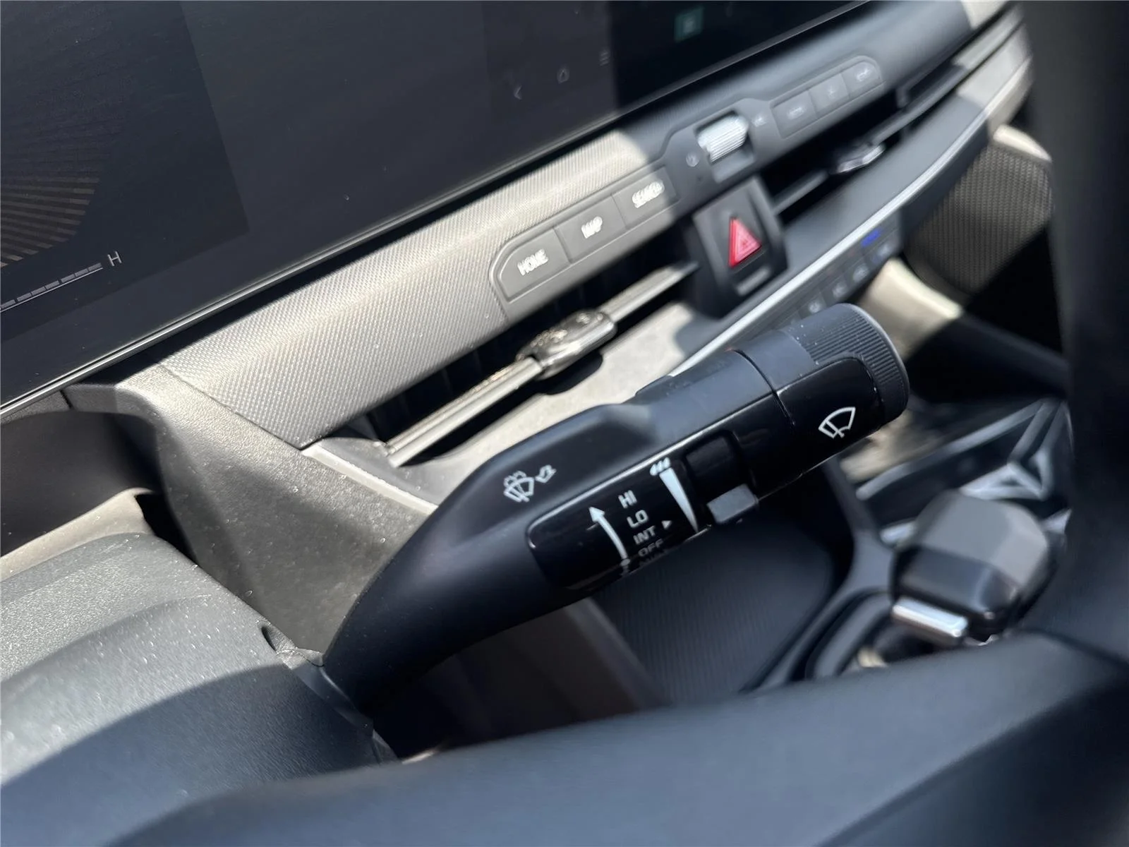Used 2025 Snow White Pearl Kia LXS image 23