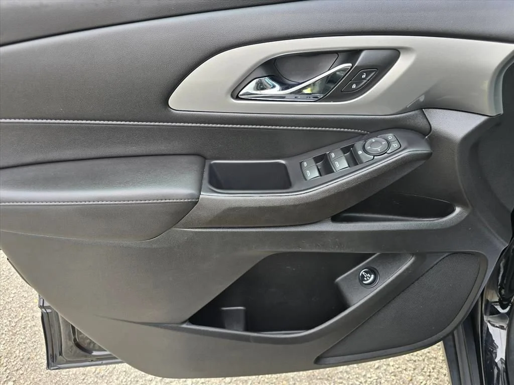 Used 2022 MOSAIC BLACK METALLIC Chevrolet LT Cloth image 8