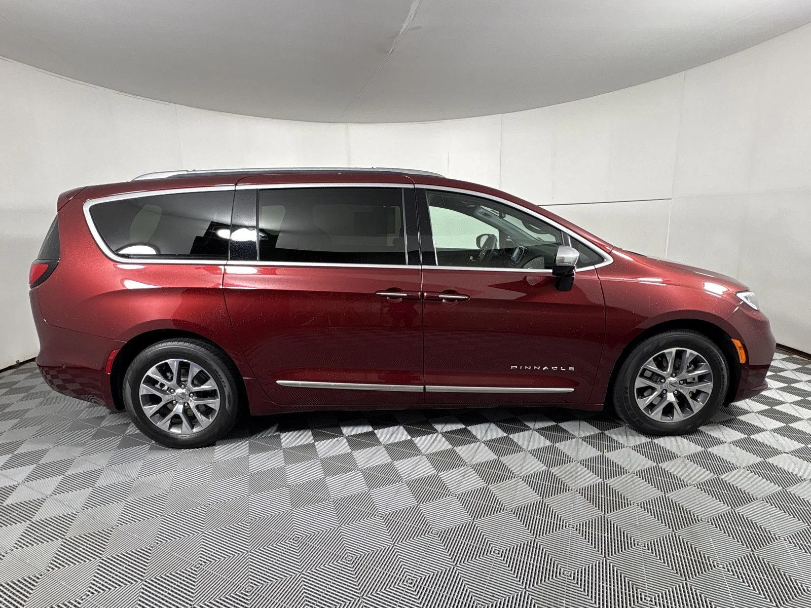 Used 2023 Velvet Red Pearlcoat Chrysler Hybrid Pinnacle image 30