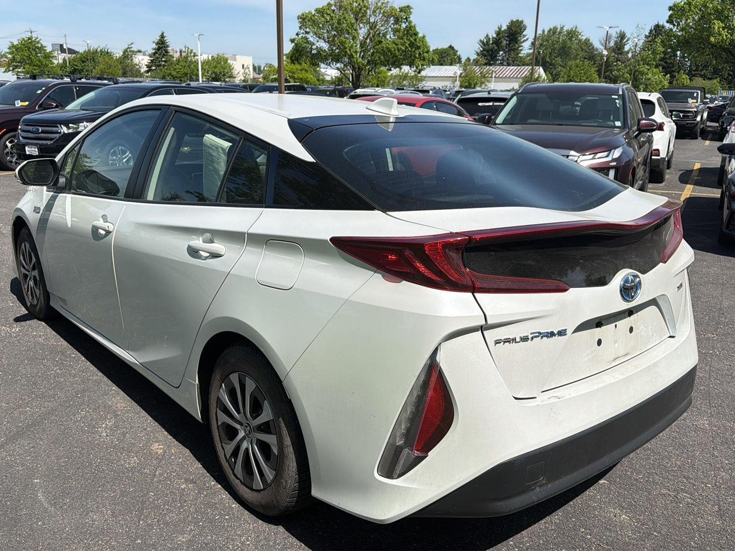 Used 2022 Wind Chill Pearl Toyota XLE image 4