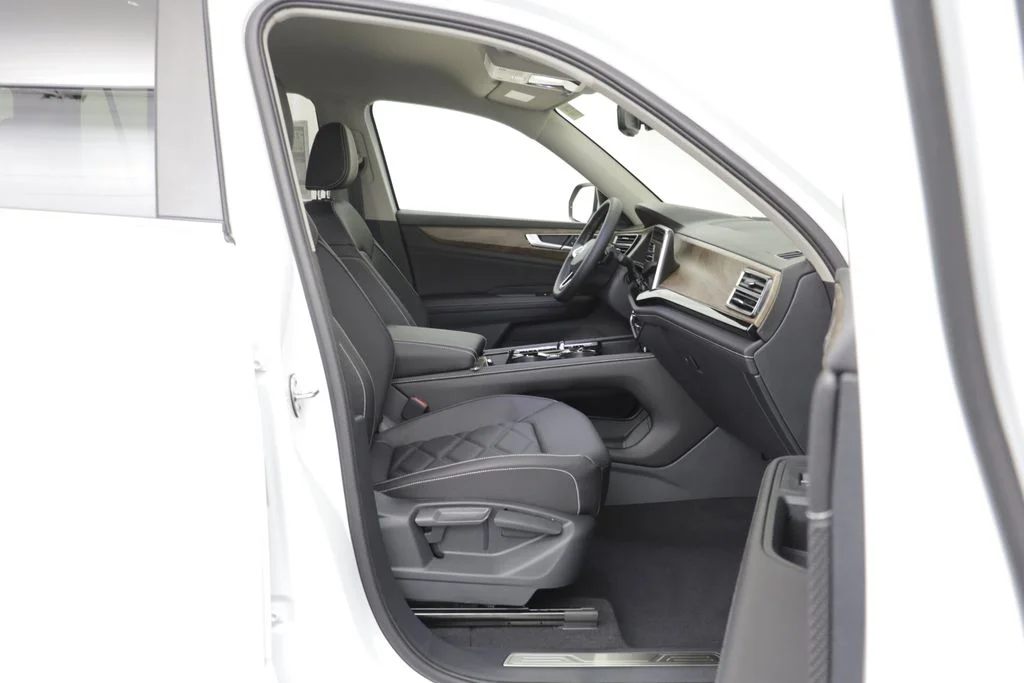 New 2026 Opal White Volkswagen 2.0T SE w/Technology image 19