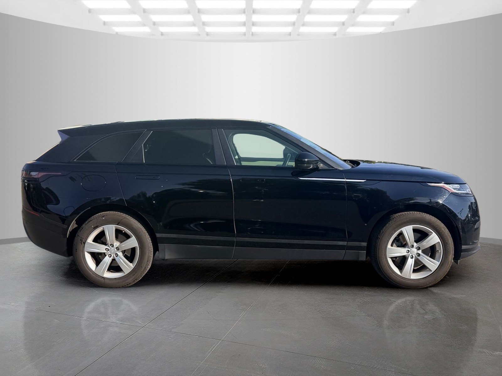 Used 2018 Narvik Black Land Rover S image 4