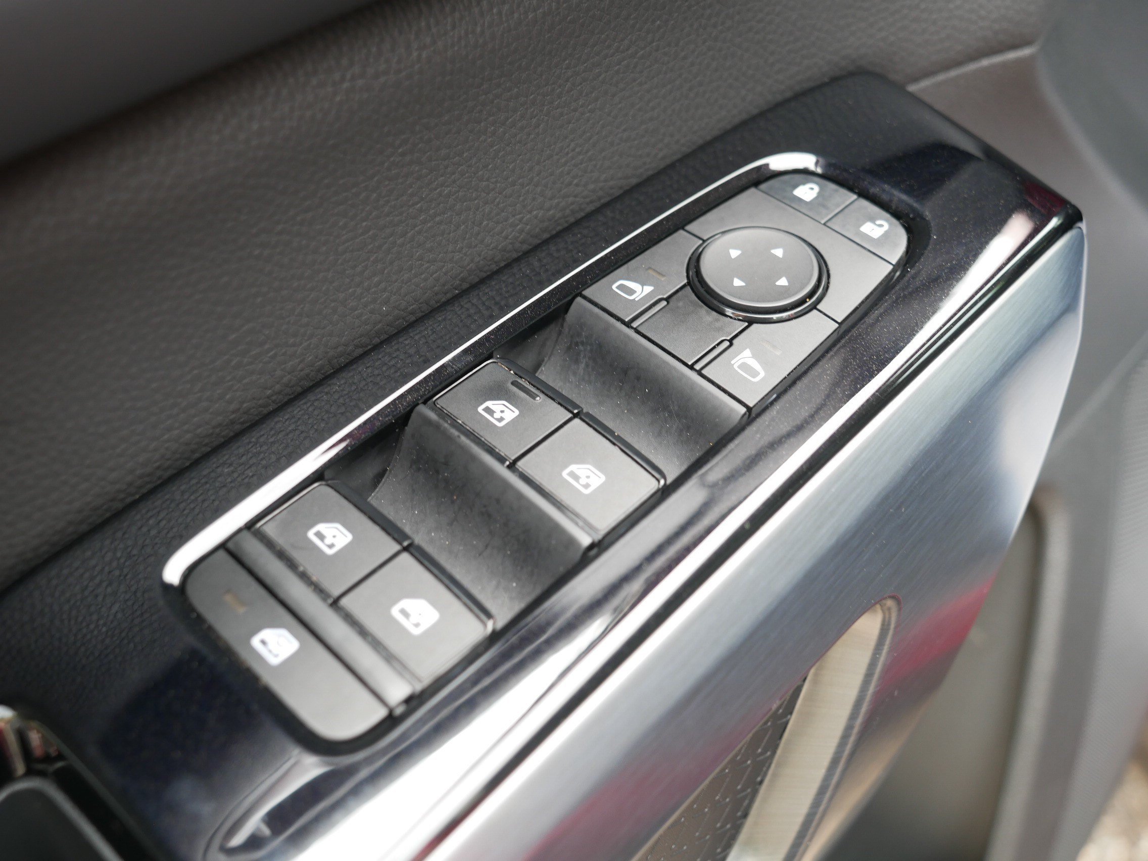 Certified Used 2024 Scarlet Ember Nissan SL image 19
