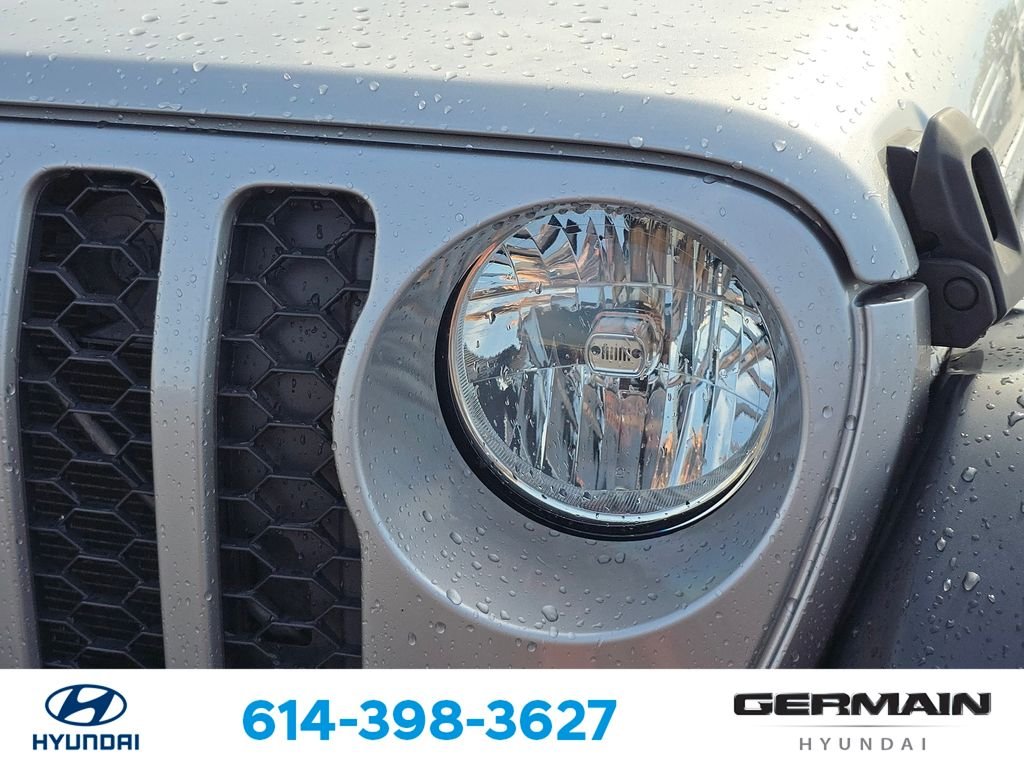 Used 2020 Silver Jeep Sport image 15