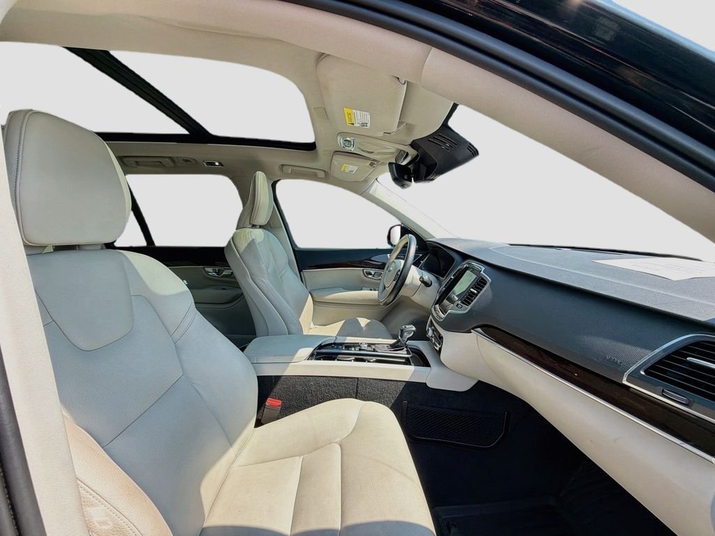 Used 2019 Black Volvo T5 Momentum image 31
