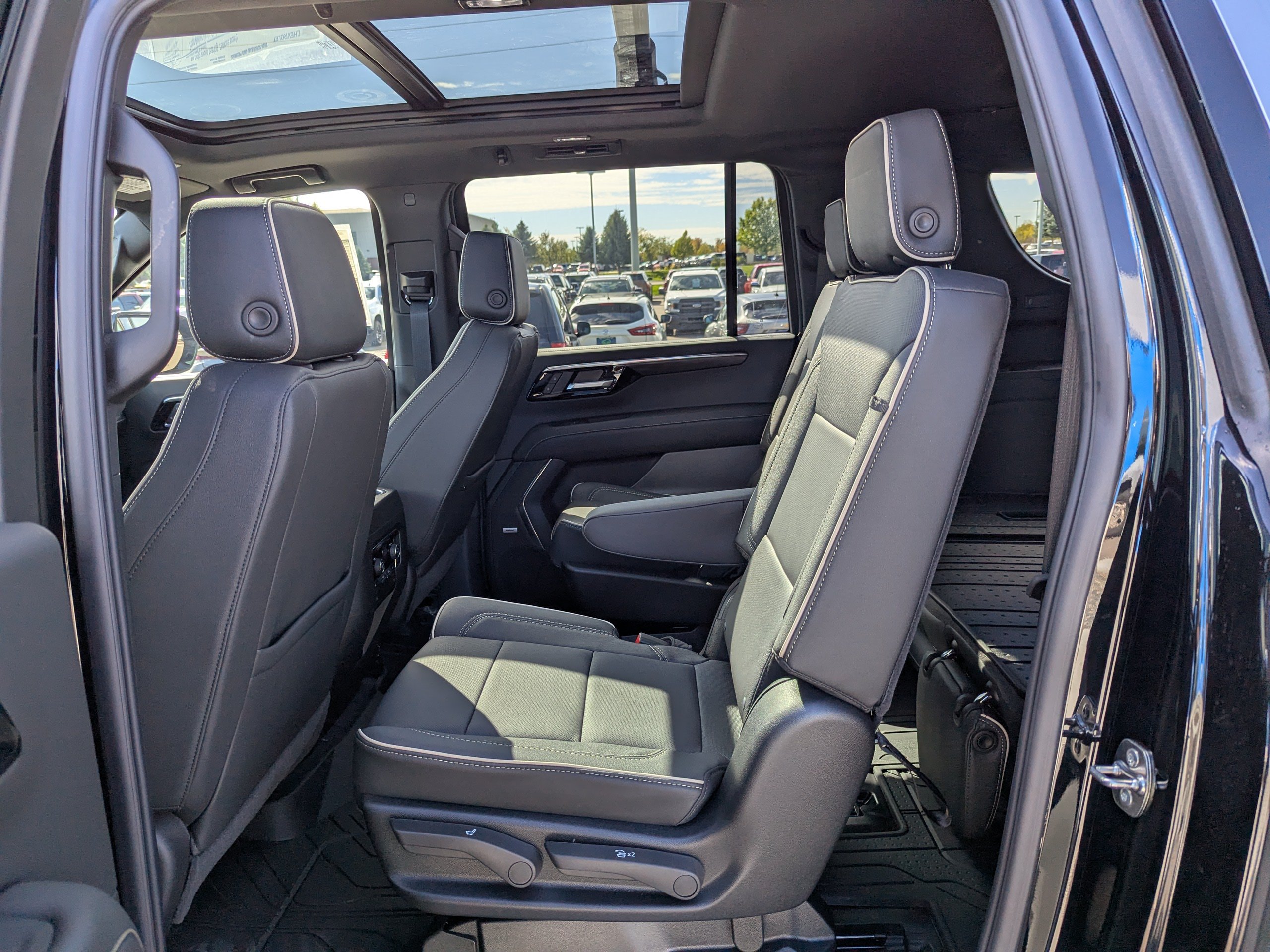 2026 Chevrolet Suburban Premier - Photo 32