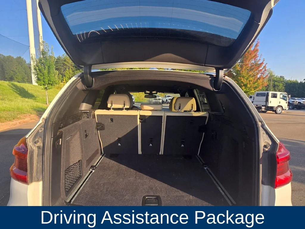Used 2019 White BMW sDrive30i image 4