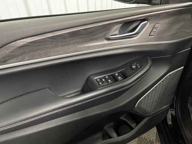 Used 2021 Diamond Black Jeep Limited image 15