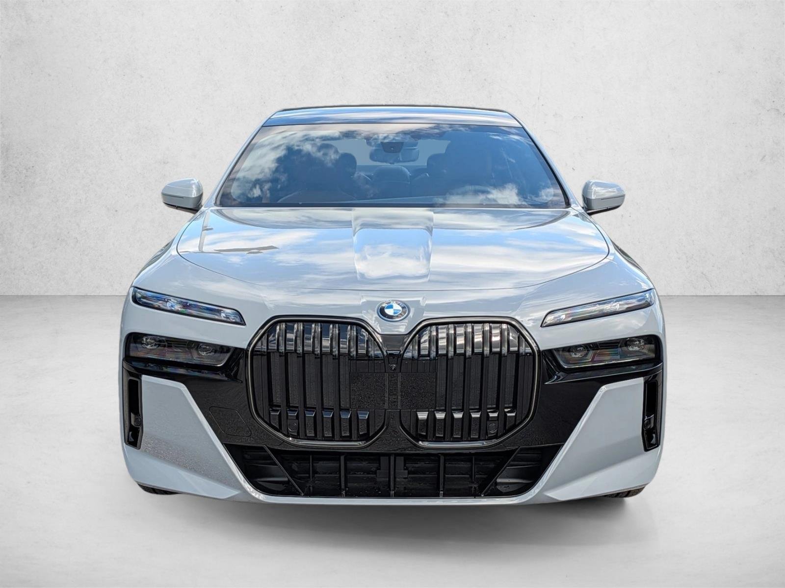 Used 2026 Brooklyn Grey Metallic BMW xDrive60 image 6