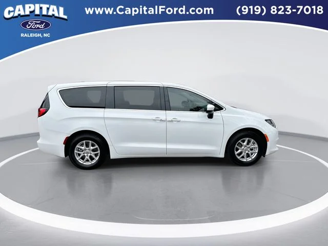 Used 2023 White Chrysler LX image 9