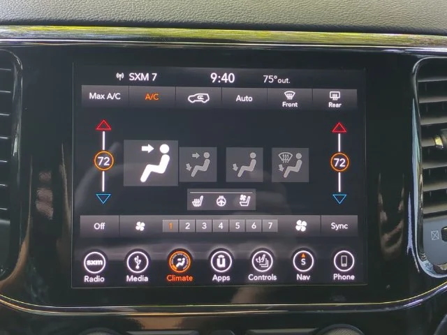 Used 2019 Gray Jeep Limited image 27