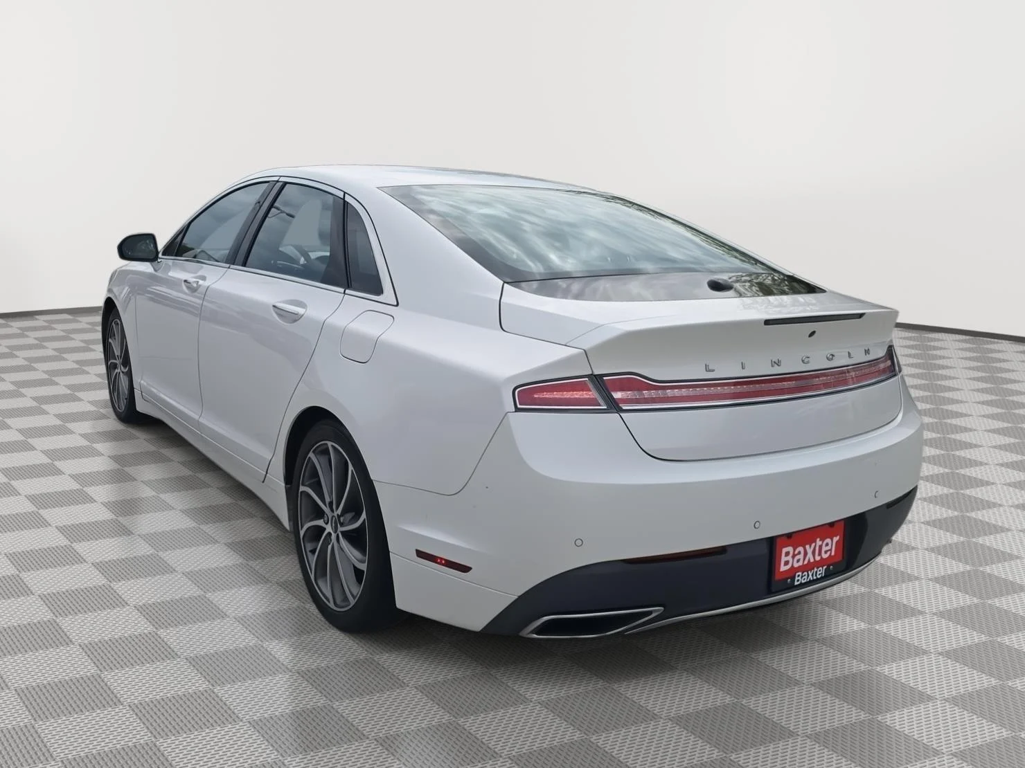 Used 2019 White Platinum Metallic Tri-Coat Lincoln Hybrid Reserve I image 6