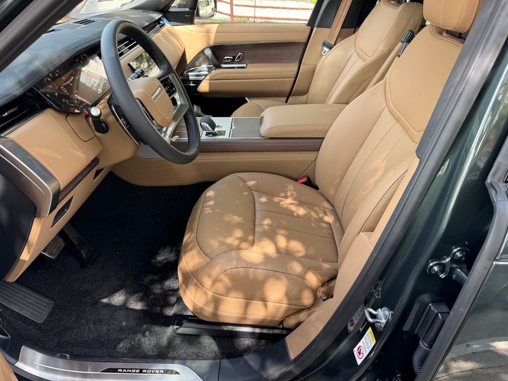 New 2026 Belgravia Green Metallic Land Rover SE image 9