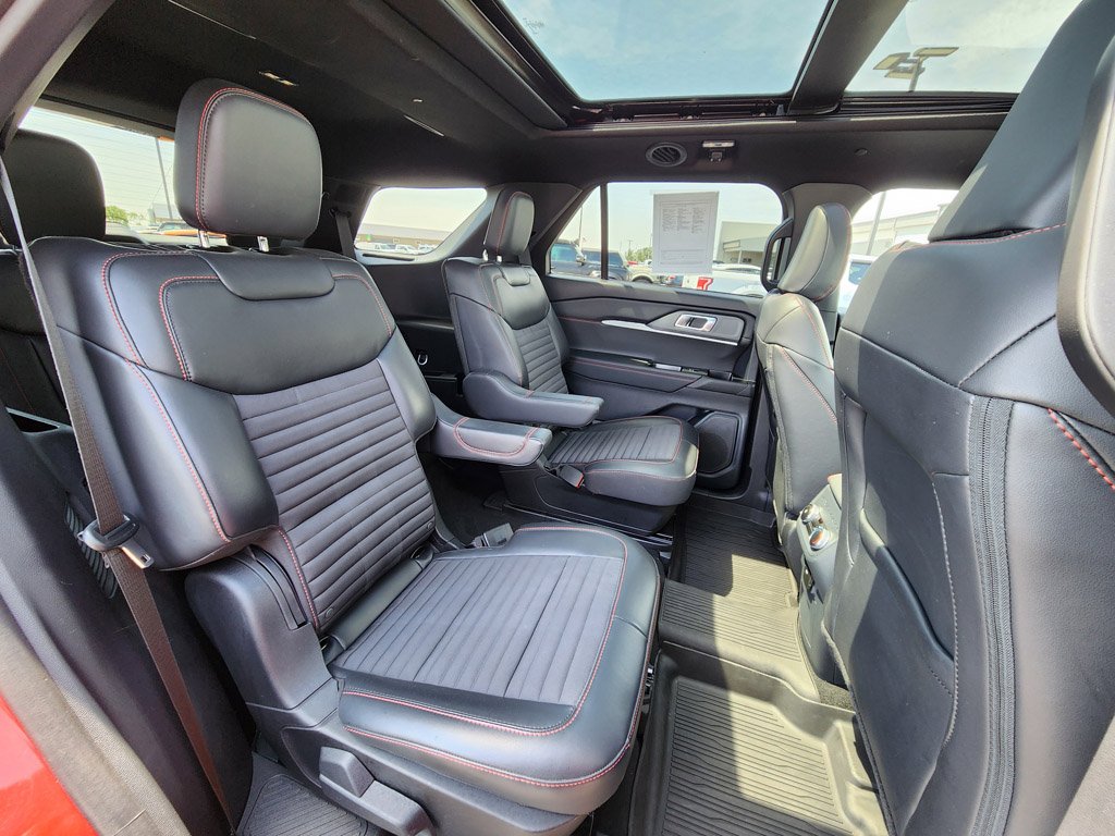 Used 2025 Rapid Red Metallic Tinted Clearcoat Ford ST-Line image 22