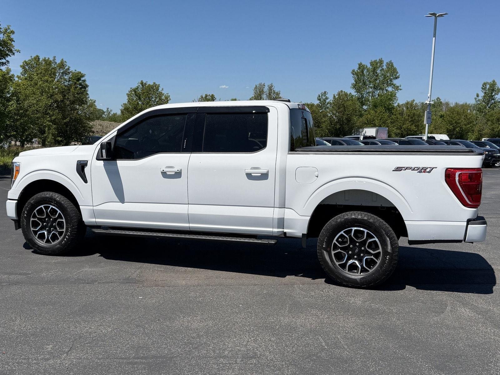 Used 2023 Oxford White Ford XLT image 4
