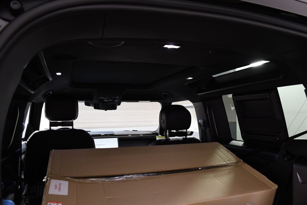 New 2026 Santorini Blk Land Rover V8 image 22