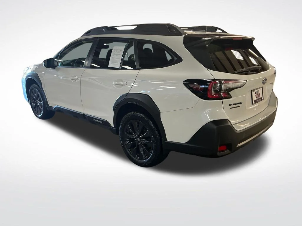 Used 2023 White Subaru Onyx Edition XT image 4