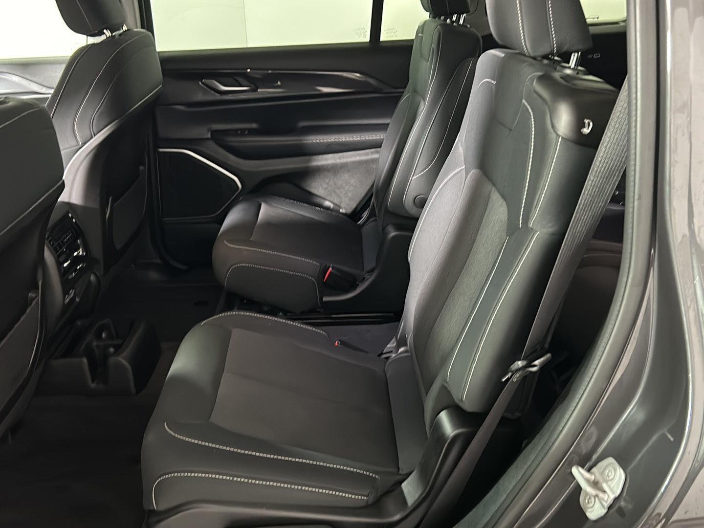 Used 2022 Baltic Gray Metallic Clearcoat Jeep Laredo image 16