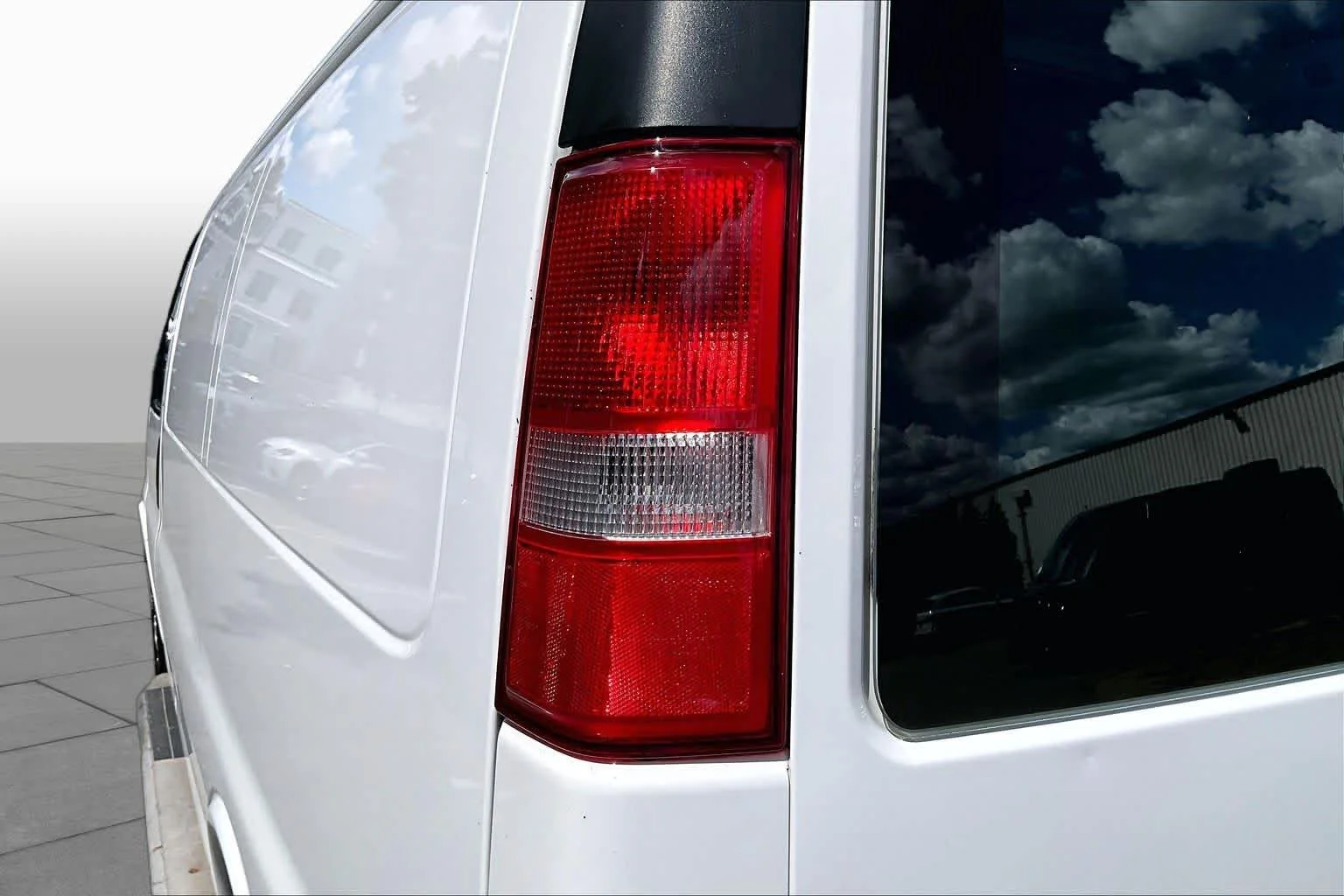 Certified Used 2020 Summit White GMC  image 27