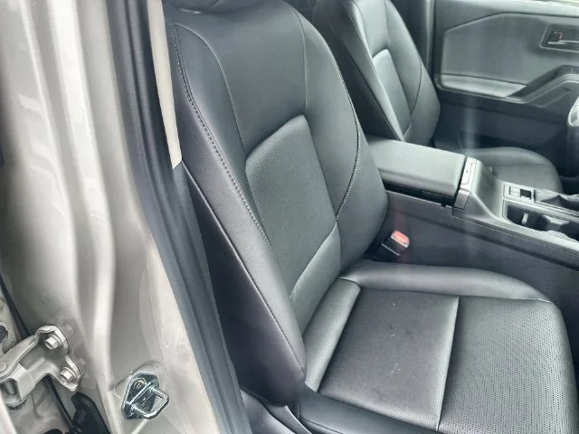 Used 2026 Off-white Toyota XLE Premium image 32