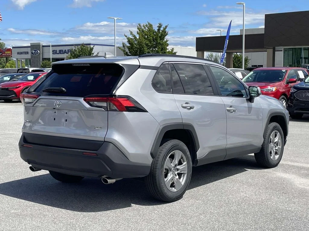 Used 2025 Silver Sky Metallic Toyota XLE image 27