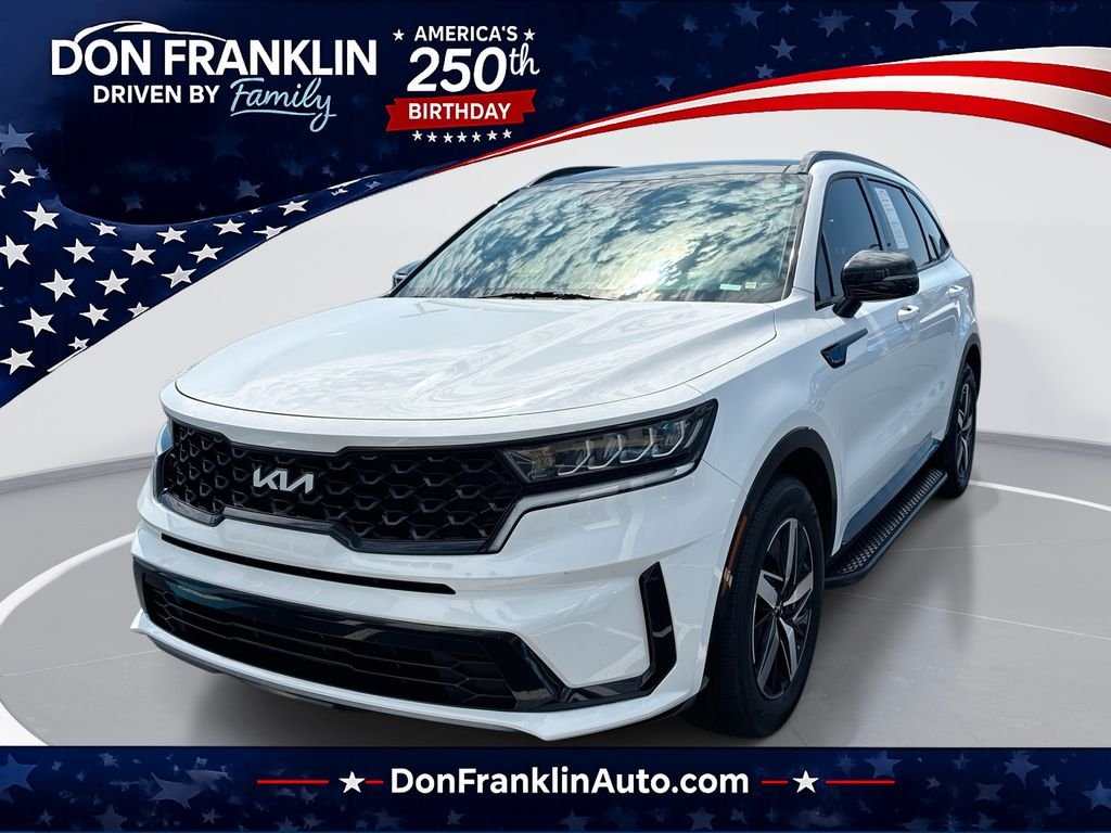 Used 2022 White Kia S image 1