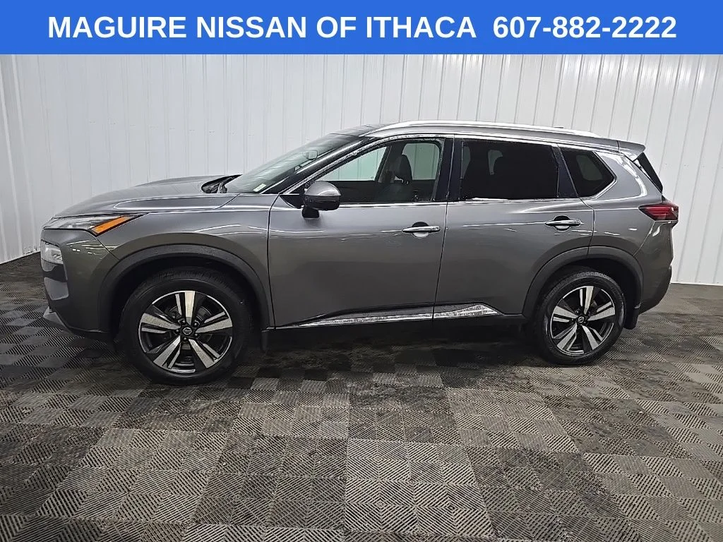Used 2021 Gray Nissan SL image 5