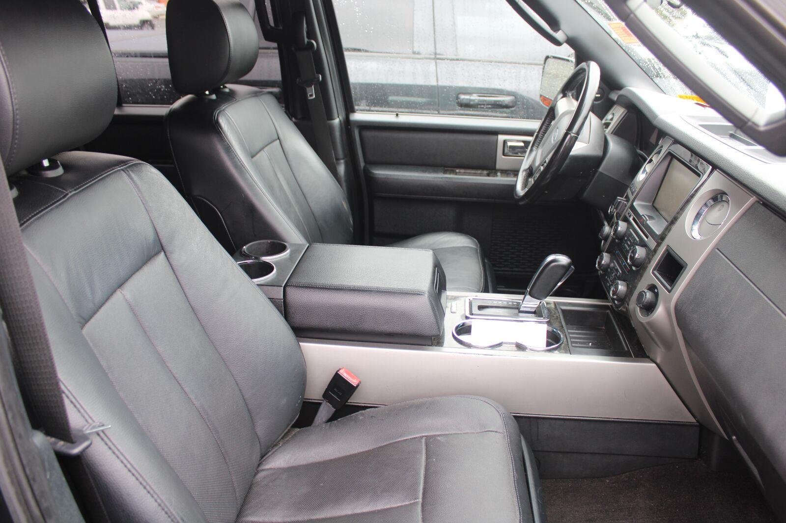 Used 2015 Tuxedo Black Metallic Ford Limited image 4