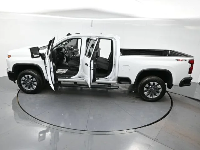 Used 2022 SUMMIT WHITE Chevrolet Custom image 36