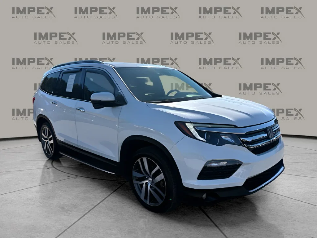 Used 2017  Honda Touring image 7
