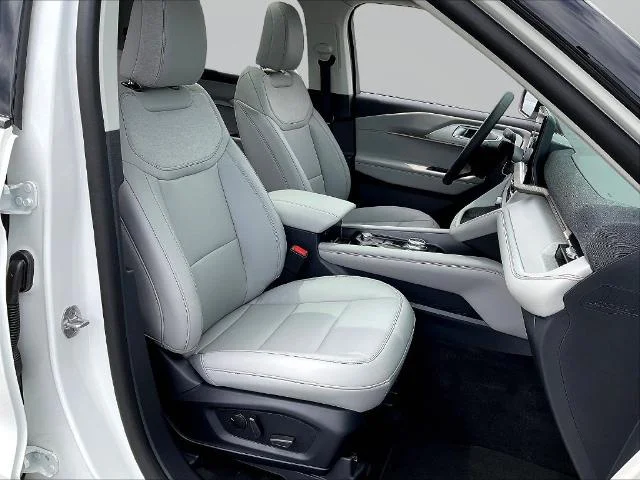 New 2026 Star White Metallic Tri-Coat Ford Active image 52