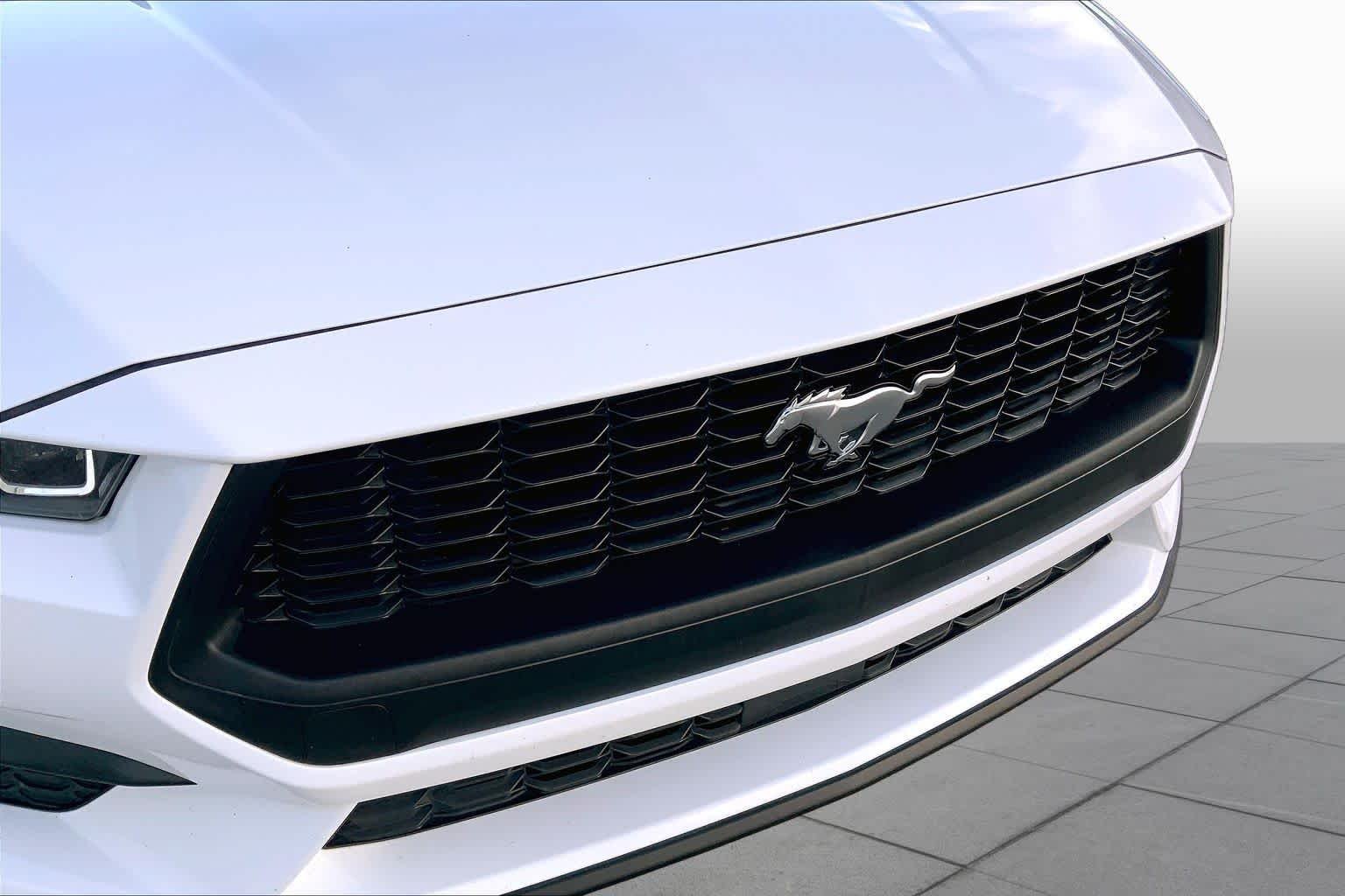 Used 2024 Oxford White Ford EcoBoost Premium image 29
