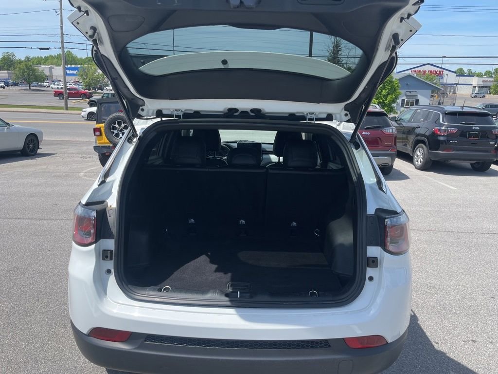 Used 2024 White Jeep Latitude image 17