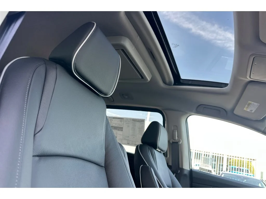 New 2026 Sonic Gray Pearl Honda Touring image 19