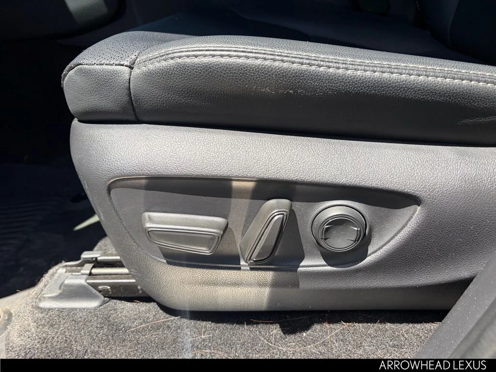 Used 2025  Toyota Base image 12