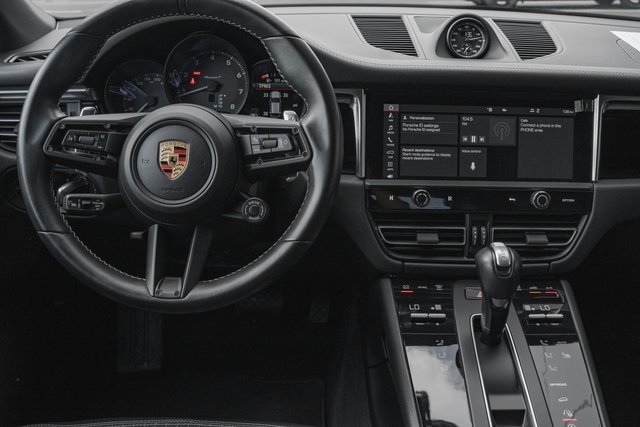 2023 Porsche Macan T photo 3
