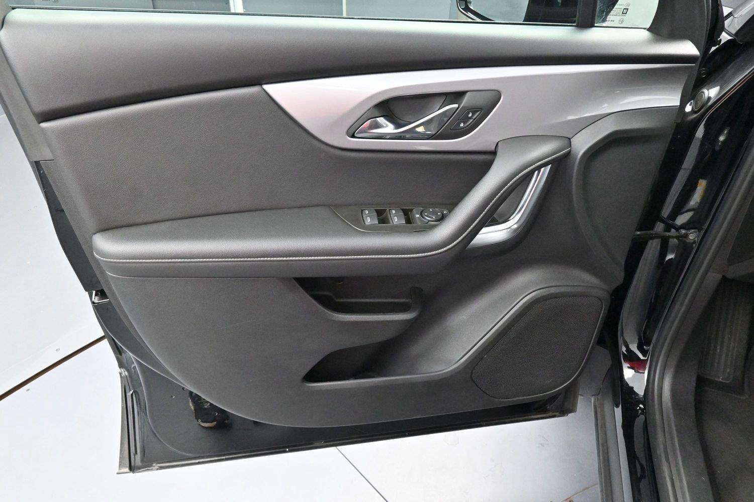 Used 2025 Black Chevrolet 2LT image 10
