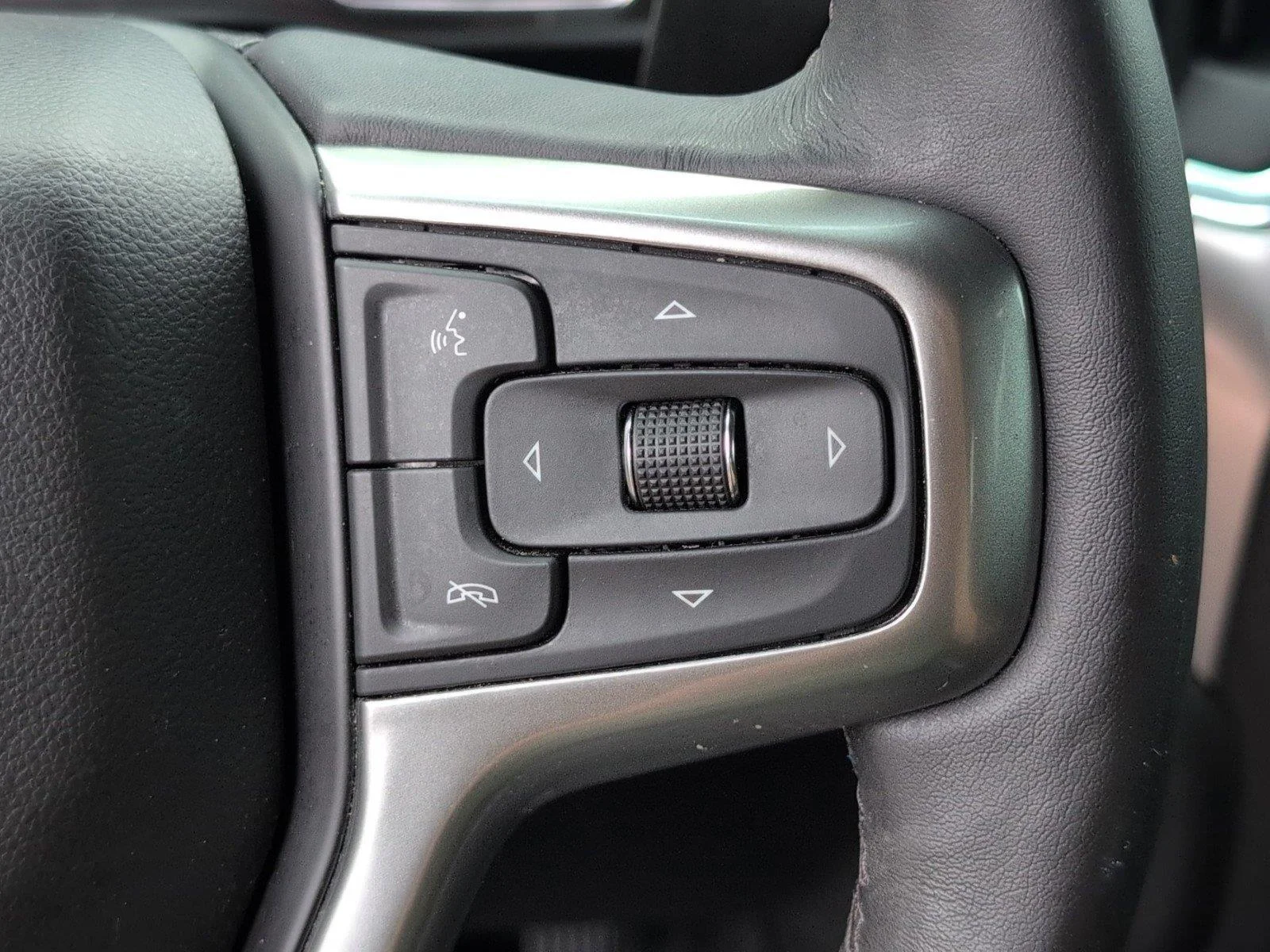 Used 2019 SUMMIT WHITE Chevrolet LT image 24