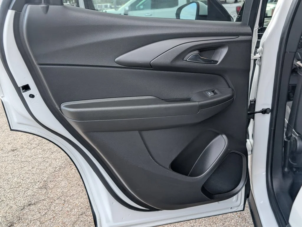 Used 2025 White Chevrolet LT image 29