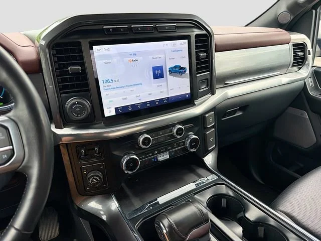 Used 2023 White Metallic Ford LARIAT image 26