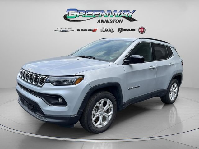 Used 2024 Silver Zynith Metallic Clearcoat Jeep Latitude image 3